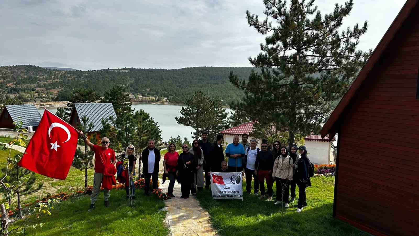 sivas-tokat-sinirinda-dogayla-ic-ice-yuruyus