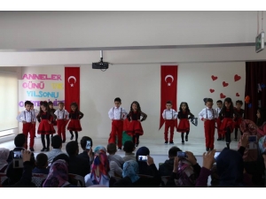 Öğrencilerin Bayrak Sevgisi Duygulandırdı