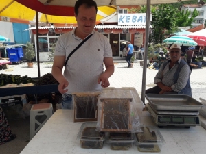 25 Yıldır Bal Üretip Satıyor