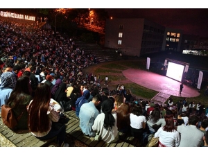 Ktü’lü Öğrenciler ’Açık Hava Sineması’nda Buluştu