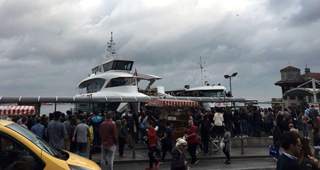 Beşiktaş'ta Tekne İskeleye Çarptı: 3 Yaralı