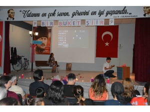 Öğrencilerden “Bir Buket Şiir”