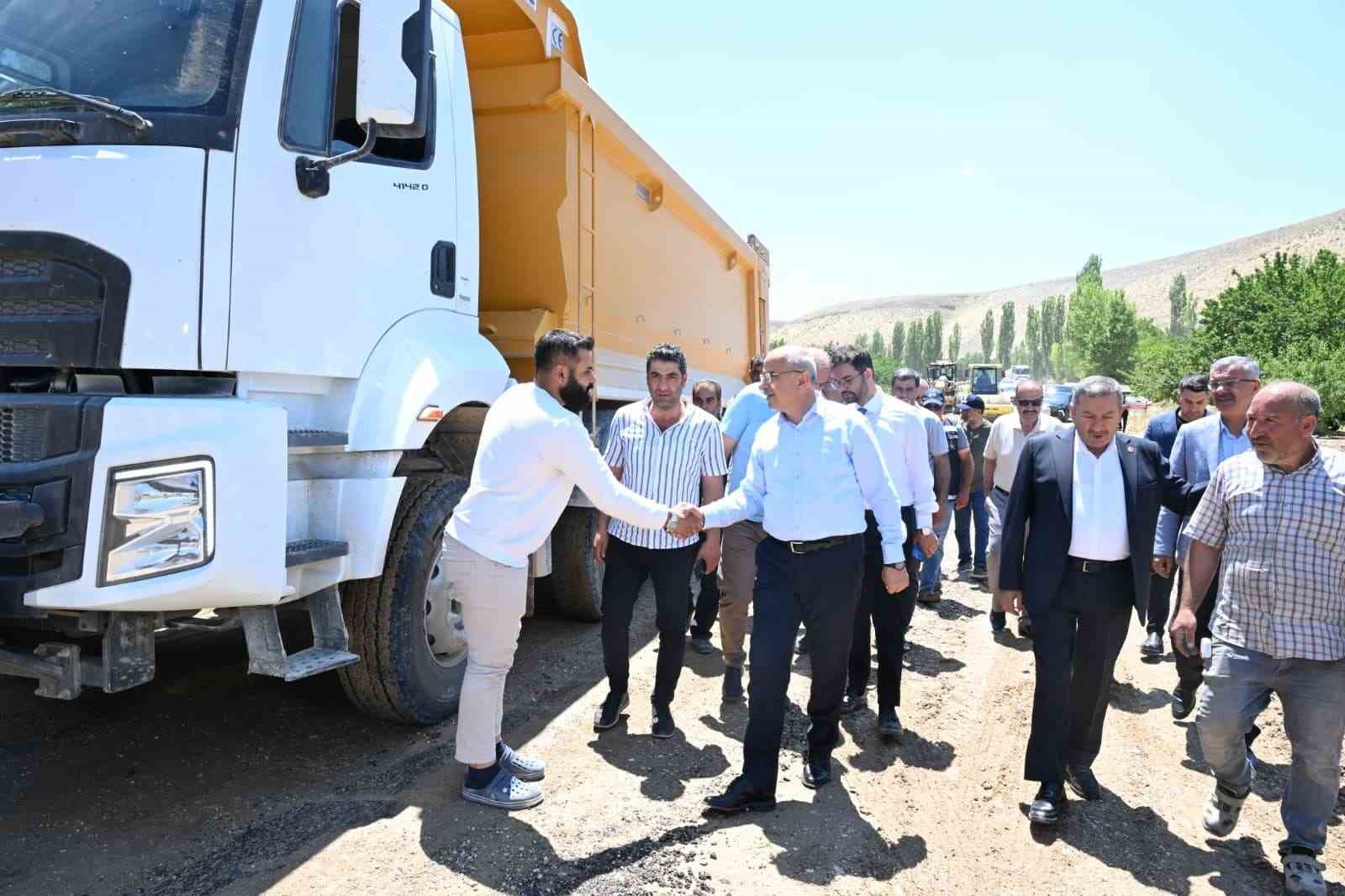 buyuksehir-55-mahalleyi-birbirine-baglayan-yolda-standardi-yukseltiyor
