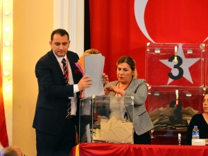 Galatasaray’da Oy Verme İşlemi Bitti, İlk Sandık Açıldı