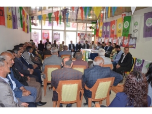 Hdp Hakkari Adayları Yüksekova’da Seçim Bürosunu Ziyaret Etti