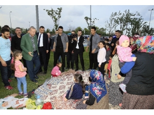 Cumhurbaşkanı Erdoğan, Zeytinburnu Sahilde Vatandaşlarla Sohbet Etti