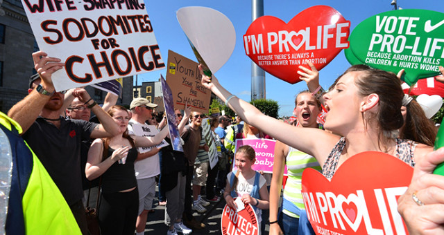 İrlanda'daki Kürtaj Referandumunda Sandık Çıkış Anketleri Açıklandı: İbre 'evet'ten Yana