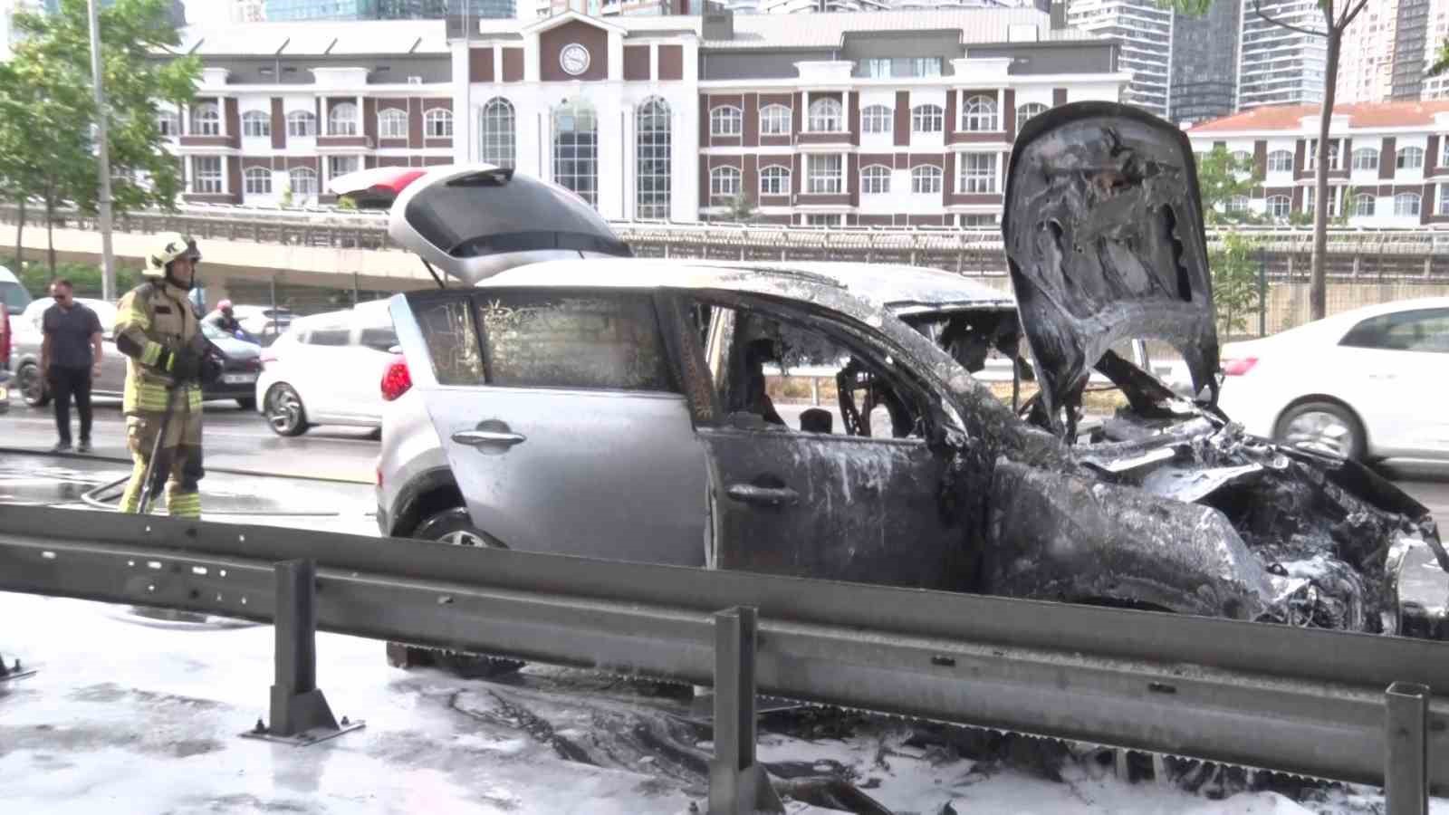 uskudar-da-alev-alev-yanan-suv-kullanilamaz-hale-geldi