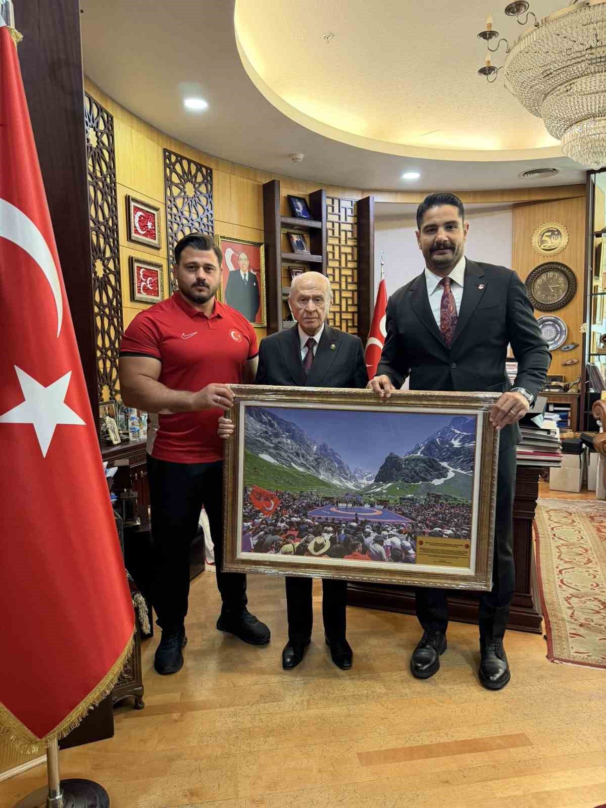 taha-akgul-ve-riza-kayaalp-ten-mhp-lideri-bahceli-ye-ziyaret