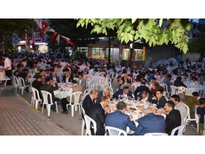 Dilovası’nda İki Mahalle İftarda Buluştu