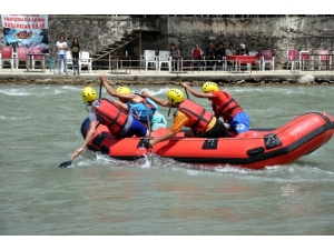 Raftingciler, Şampiyonada Dalgalara Meydan Okudu