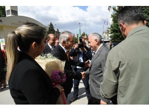 Başbakan Yıldırım Isparta Belediyesinde Mehteran Ve Güllerle Karşılandı
