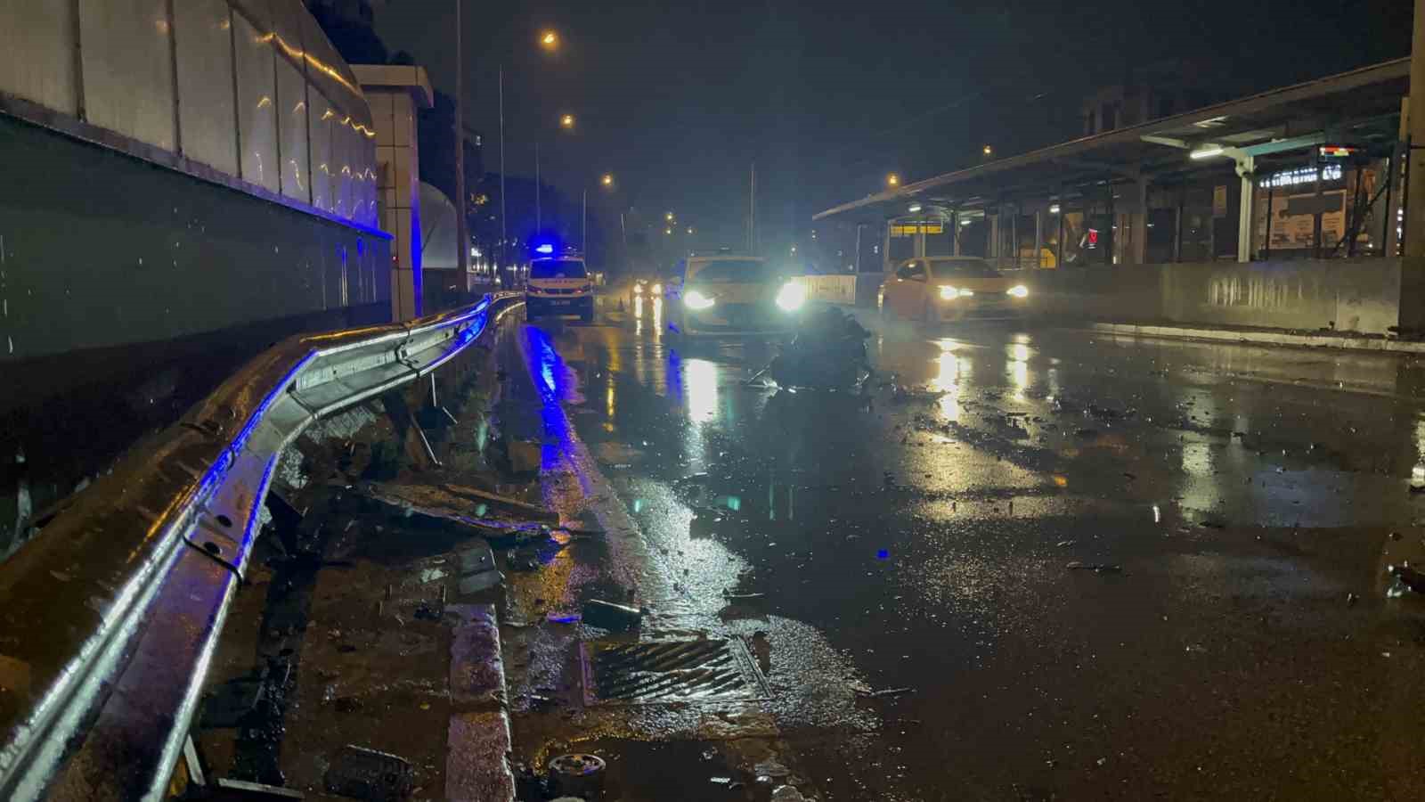 kaza-yapti-motor-yerinden-cikti-1-i-agir-2-yarali