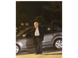 Yaşlı Amca, Afjet Afyonspor’un 1. Lige Yükselmesini Göbek Atarak Kutladı