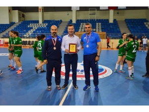 Gölbaşı Hentbol Kadınlar Belediye Spor 2. Lige Çıktı.