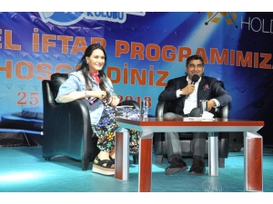 Sbk Holding Ailesi, İftarda Öğrencilerle Bir Araya Geldi