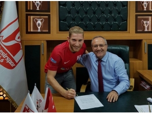 Bal-kes Furkan Çil İle İmzaladı