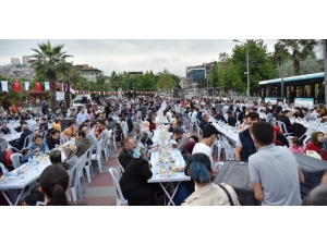 Binlerce Kişi Aynı Sofrada İftar Yaptı