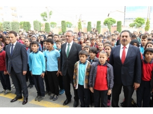 Kaymakam Güler Ve Başkan Köşker Bayrak Törenine Katıldı