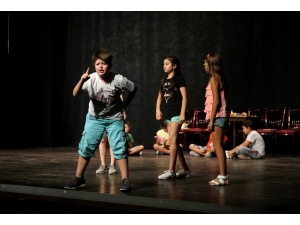 Tiyatronun Yıldızları Karşıyaka’da Yetişiyor