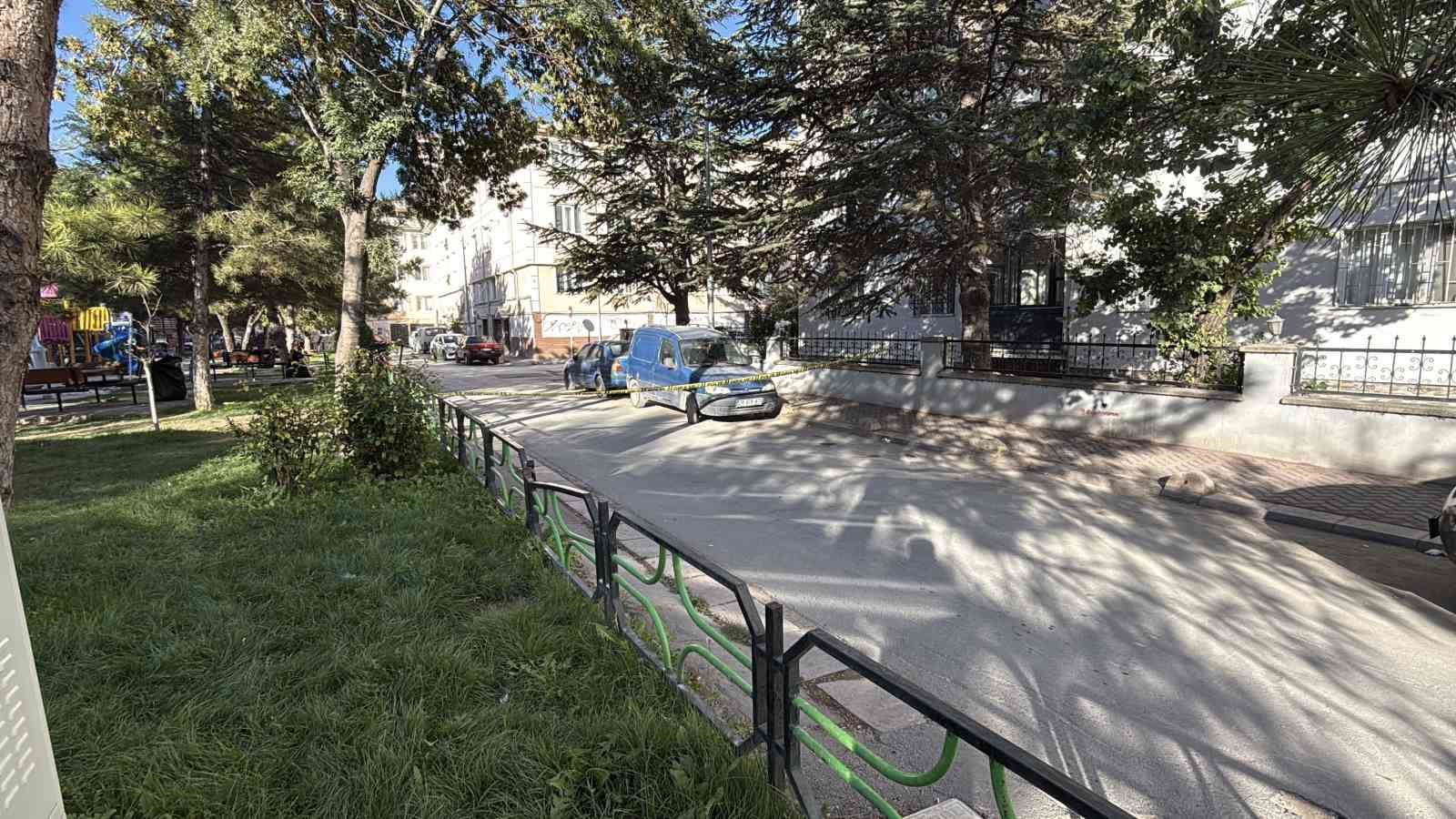 eskisehir-de-yan-bakma-kavgasinda-3-kisi-yaralandi