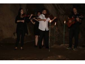 Mağara İçinde Müzik Keyfi