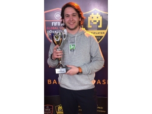 Uluslararası Fıfa E-dünya Kupası’nda Yarışacak İlk Ve Tek Türk Esporcu Isopowerr Oldu