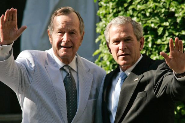 Eski Abd Başkanı George H. W. Bush Hastaneye Kaldırıldı