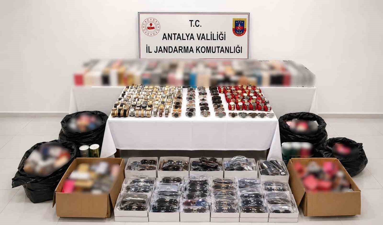 manavgat-ta-4-milyon-350-bin-liralik-gumruk-kacagi-urun-ele-gecirildi