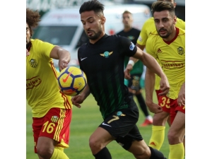 Akhisarspor, İç Transferde İlk İsmi Bitirdi