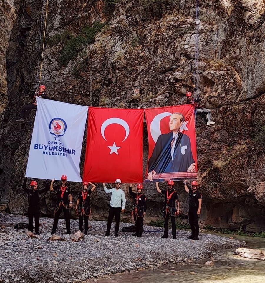 debak-tan-acipayam-kanyonunda-zafer-bayrami-na-ozel-anlamli-etkinlik