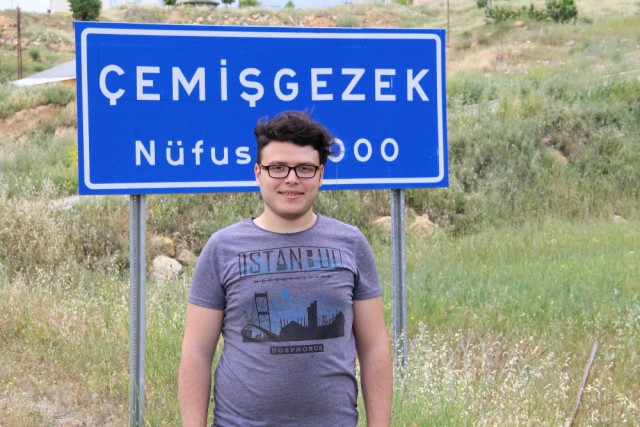 18 Yaşındaki Genç, Okumak İçin Geldiği İlçenin Memleketi Olduğunu Öğrendi