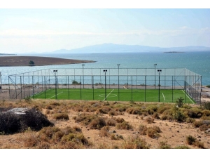 Aliağa’ya İki Ayda Sekiz Halı Saha