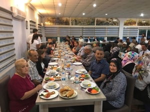 Burhaniye’de Kaymakam Öner Şehit Ailelerine İftar Yemeği Verdi