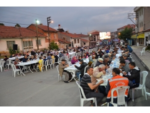 Mahalle İftarlarının İkincisi Tekke Mahalle’de Yapıldı