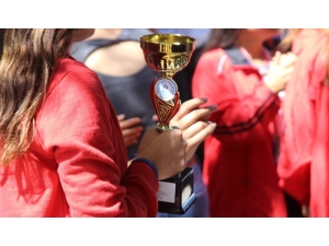 Başarılı Sporculara Davullu Klarnetli Karşılama