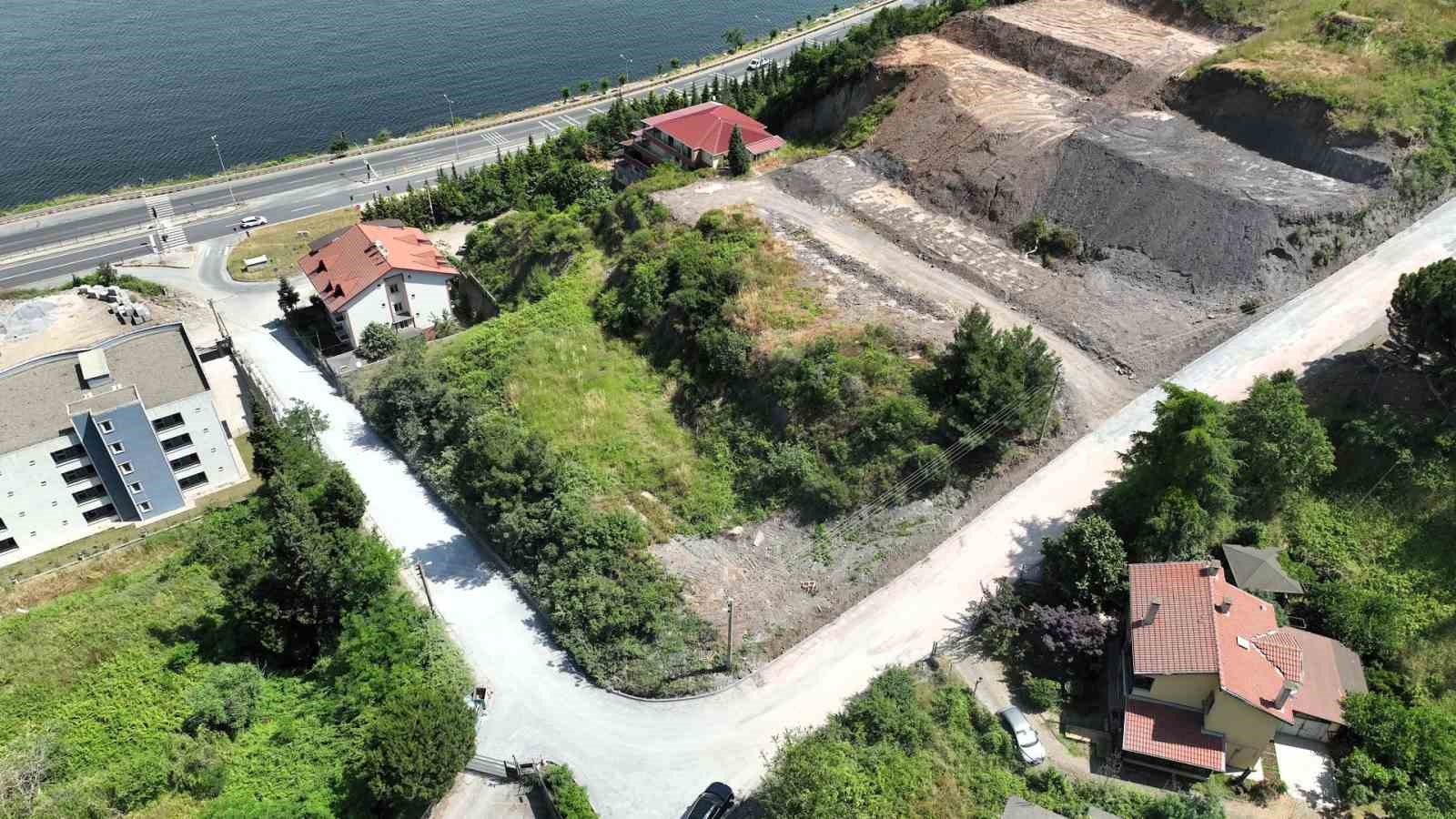 golcuk-halidere-de-3-sokakta-parke-calismasi-tamamlandi