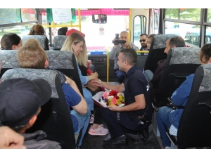 Zabıtadan Halk Otobüsünde Çılgın Evlilik Teklifi