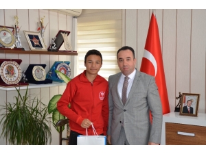 İl Müdürü Yıldız Atletizm Türkiye Şampiyonlarını Tebrik Etti