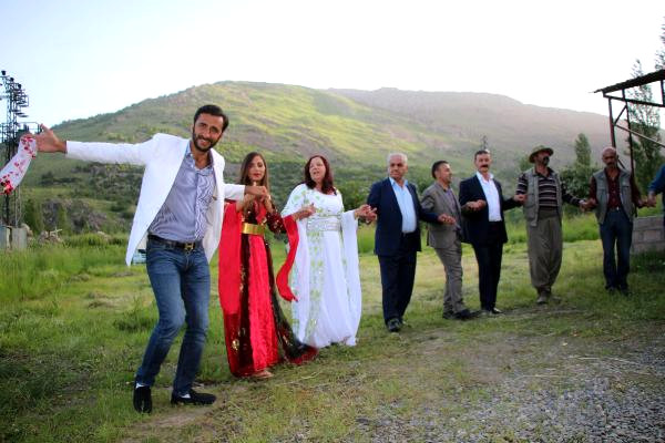 Fransa'da Evlenen Çift, Kato Dağı'nın Eteğine Balayına Geldi