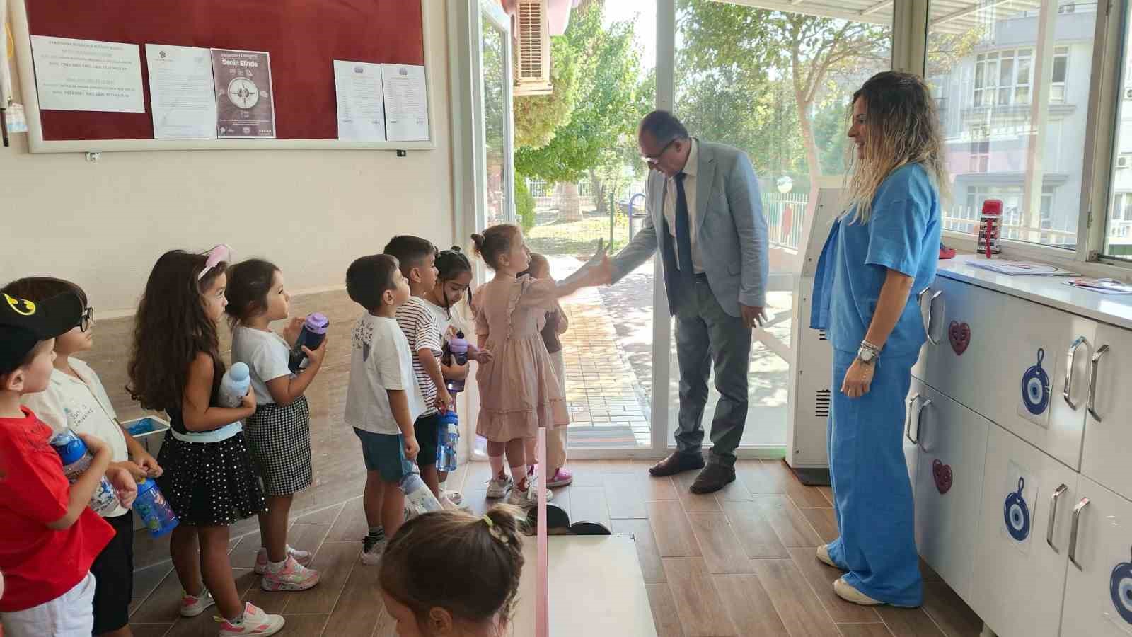 kusadasi-ilce-milli-egitim-muduru-yapici-anaokulunda-egitim-calismalarini-inceledi