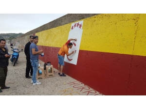 21. Şampiyonluğa 21 Metre Galatasaray Bayrağı