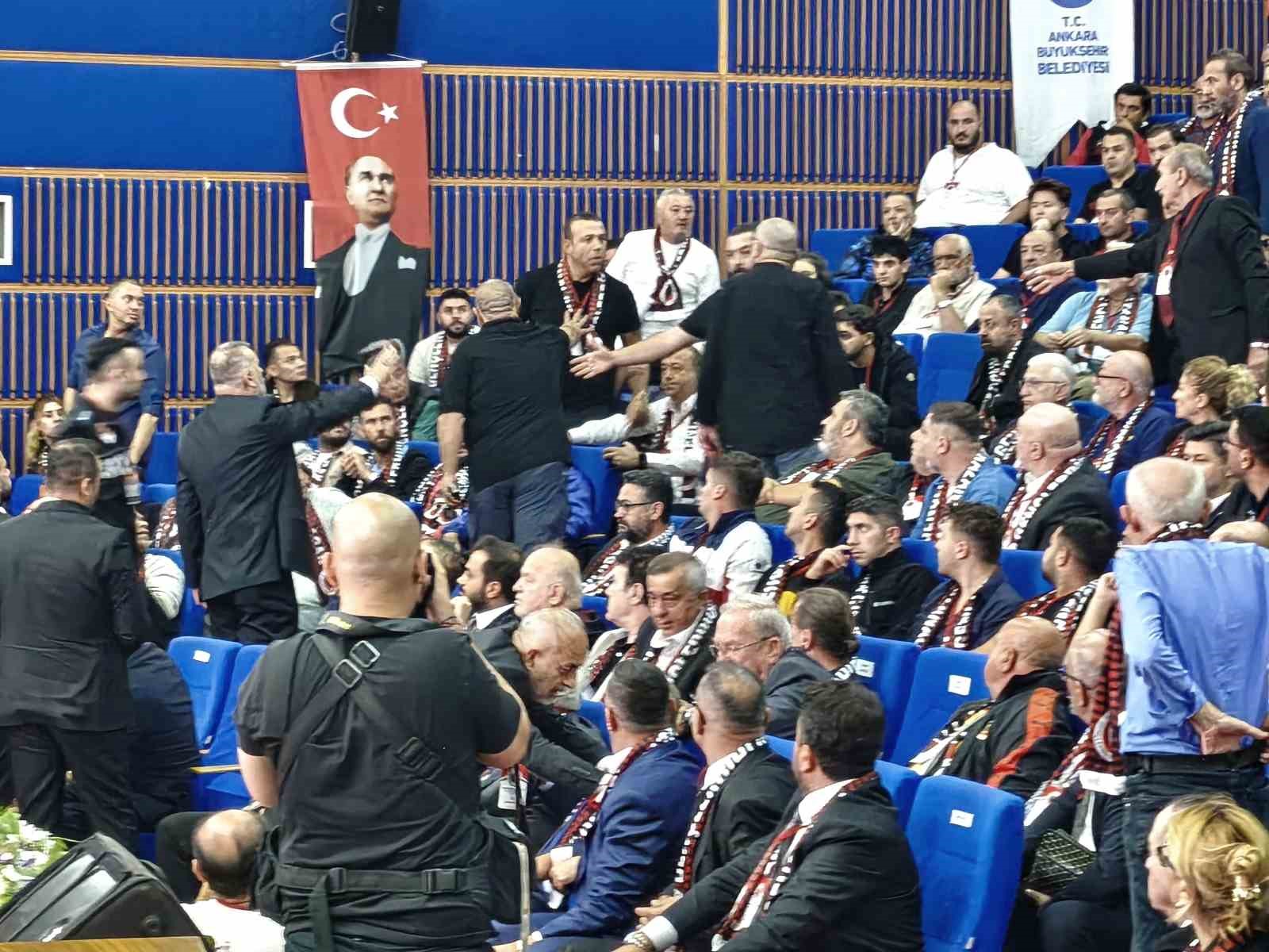 genclerbirligi-olaganustu-genel-kurulu-nda-gerginlik