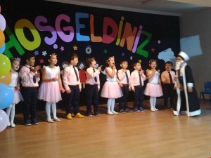 Öğrencilerden Tiyatro Gösterisi