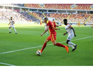 Evkur Yeni Malatyaspor’da 4 Futbolcuya Transfer Teklifi