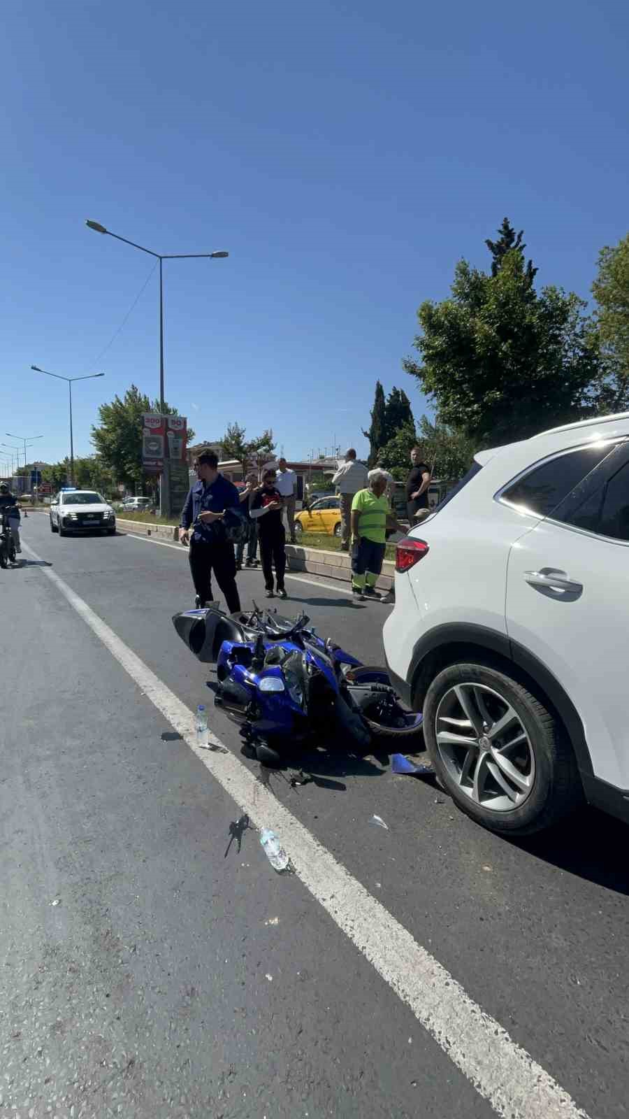 tekirdag-da-motosiklet-yayaya-yol-veren-araca-carpti