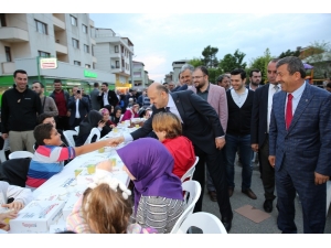 Fikri Işık, Sırasöğütler Mahallesi’nde İftarını Açtı