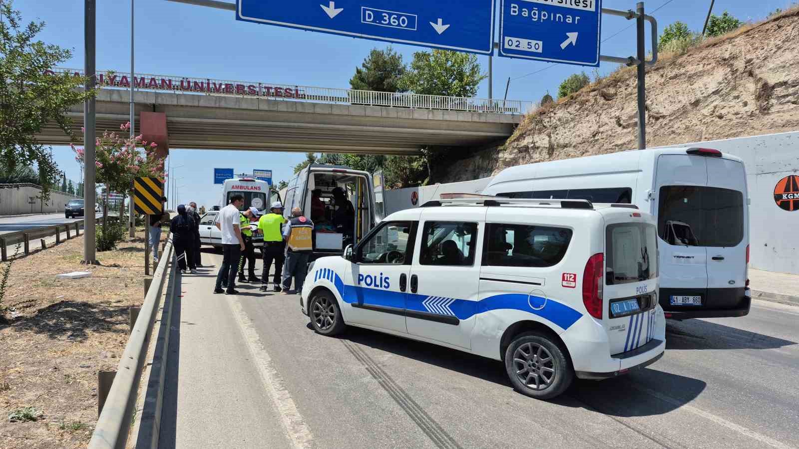hasta-nakil-araci-arizalanan-otomobile-carpti-1-yarali