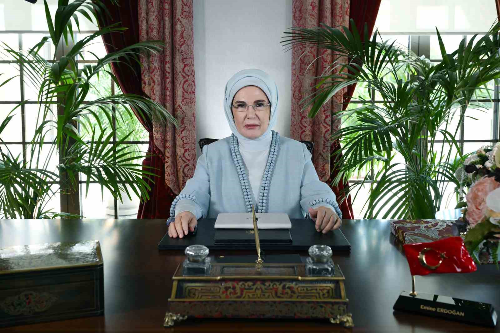 emine-erdogan-6-lider-esleri-zirvesi-ne-video-mesaj-gonderdi