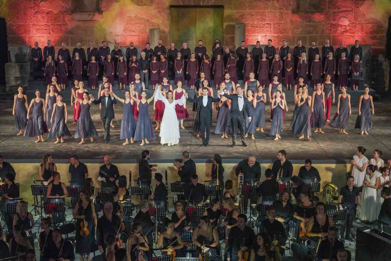 33-uluslararasi-aspendos-opera-ve-bale-festivali-nde-carmina-burana-seyirciyle-bulustu